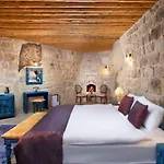 Authentic Cave House 5 And Castle View 度假居 于尔居普