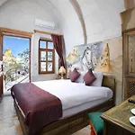 Authentic Cave House 5 And Castle View 度假居 于尔居普