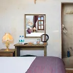 Authentic Cave House 5 And Castle View 于尔居普